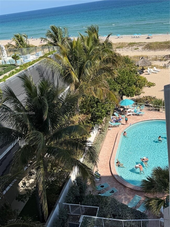 710 N Ocean Blvd in Pompano Beach, FL - Foto de edificio - Building Photo