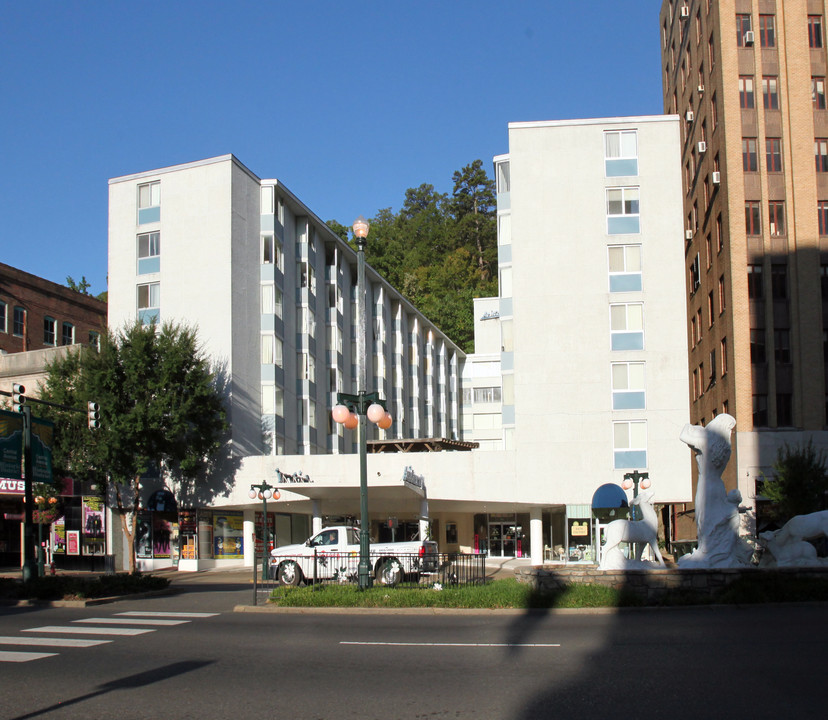 Aristocrat Manor in Hot Springs, AR - Foto de edificio