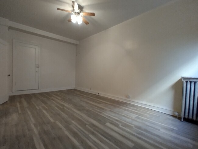 5481 S Cornell Ave, Unit 101 in Chicago, IL - Foto de edificio - Building Photo