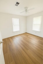 614 E Live Oak St in Lockhart, TX - Building Photo - Building Photo