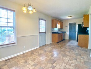 605 Millie Dr in Oak Grove, KY - Building Photo - Building Photo