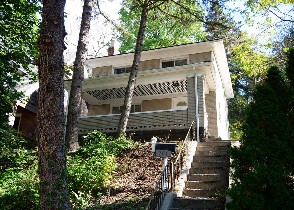 704 Princeton Blvd in Pittsburgh, PA - Building Photo