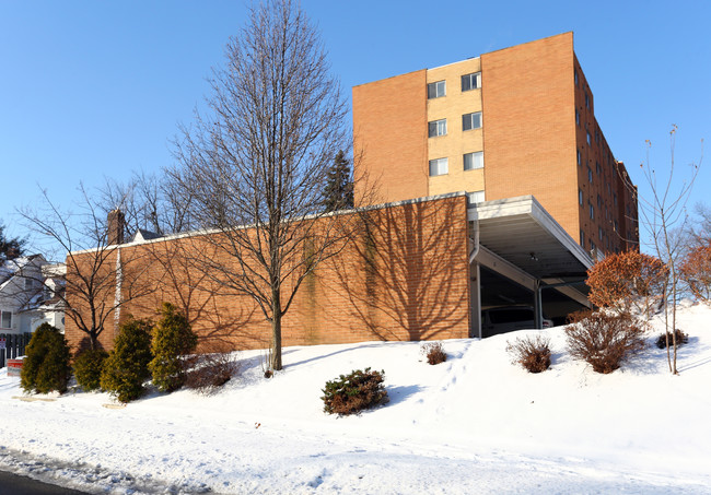 Embassy Apartments in Canton, OH - Building Photo - Building Photo