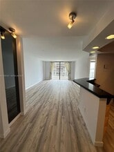 200 SE 15th Rd in Miami, FL - Building Photo - Building Photo