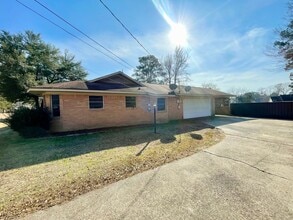 221 Belaire Dr in Pearl, MS - Building Photo - Building Photo