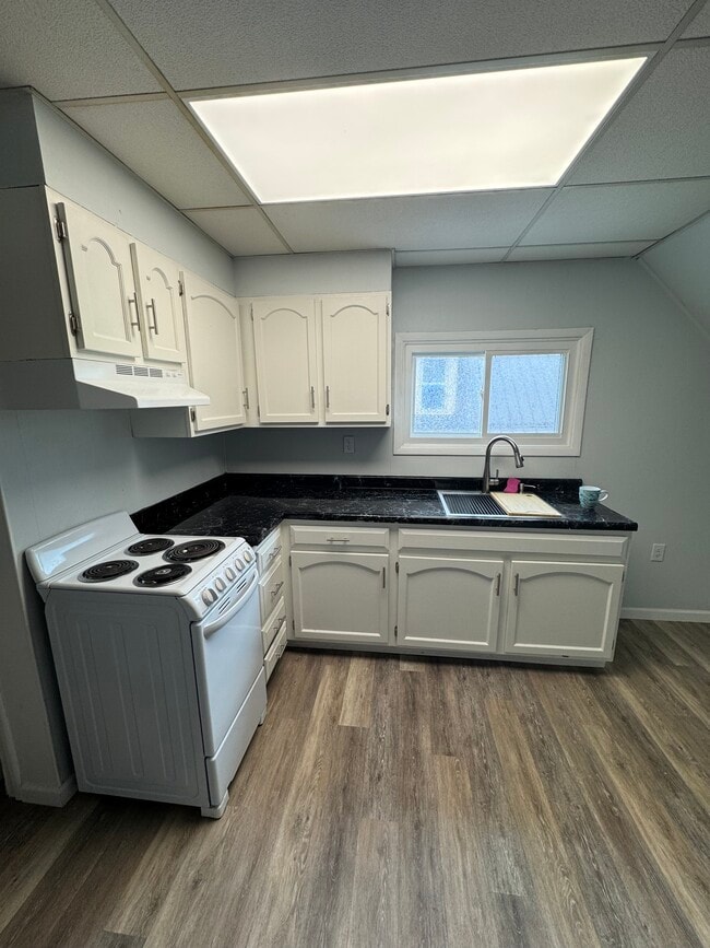 546 Quincy Ave, Unit 3