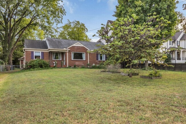 property at 1501 Clifton Ln