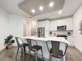 7616 W Courtney Campbell Cswy in Tampa, FL - Building Photo
