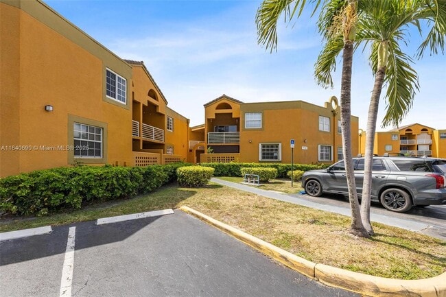9741 Fontainebleau Blvd in Miami, FL - Building Photo - Building Photo