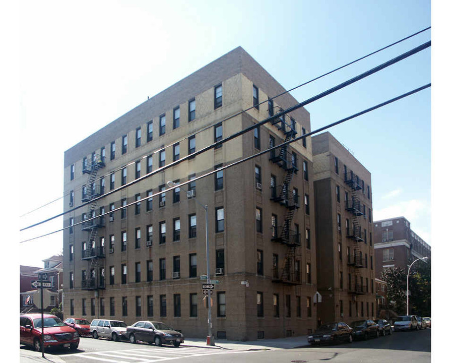 3070 Roberts Ave in Bronx, NY - Building Photo