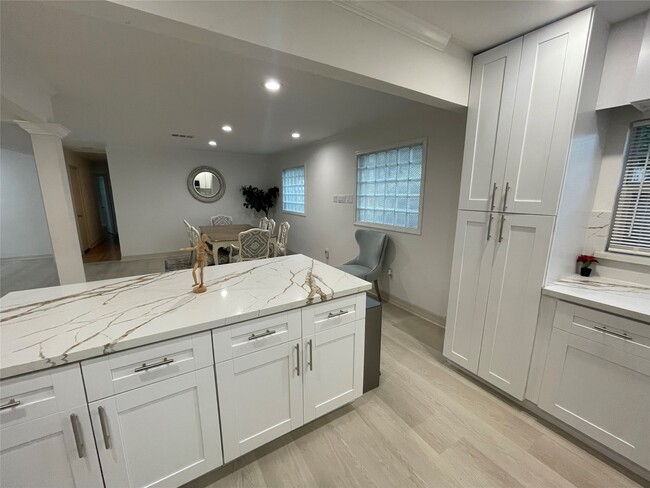 12834 Tosca Ln