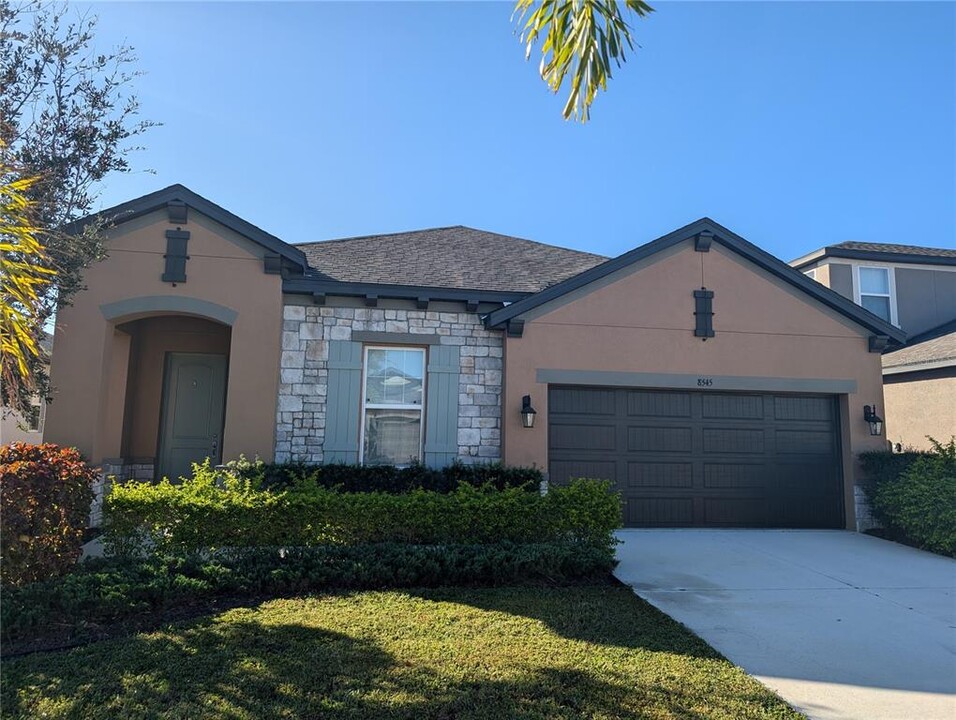 8545 Cache Dr in Sarasota, FL - Building Photo