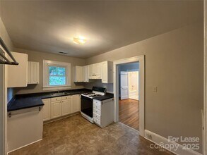 518 Oakland Ave in Charlotte, NC - Building Photo - Building Photo