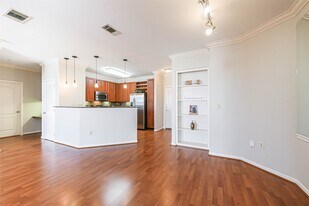 1711 Old Spanish Trl in Houston, TX - Building Photo