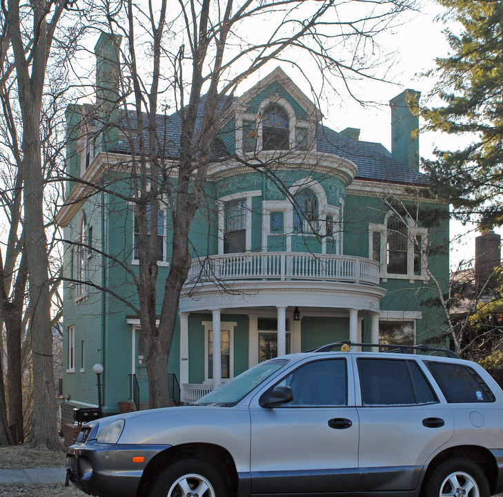 2300 Upland Pl in Cincinnati, OH - Building Photo