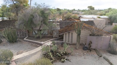 6701 E Mockingbird Ln in Paradise Valley, AZ - Building Photo - Building Photo