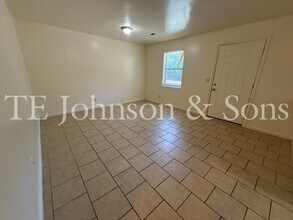 1604 Oak Croft Dr in Winston-Salem, NC - Building Photo - Building Photo