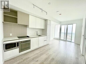 1000-1000 Portage Pkwy in Vaughan, ON - Building Photo - Building Photo