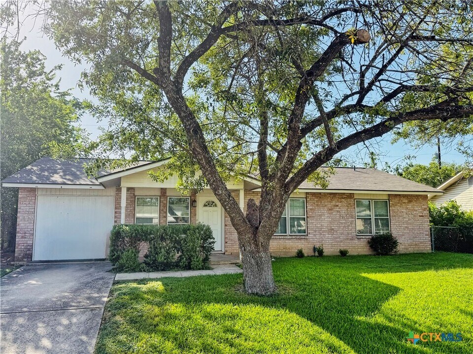 1541 Cologne Dr in New Braunfels, TX - Building Photo
