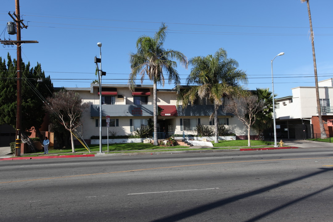 Park Warner Suites in Canoga Park, CA - Building Photo