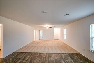 617 Riverdale Dr in Jarrell, TX - Building Photo - Building Photo