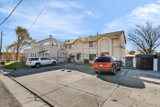 600 S 2nd St, Unit Apt C in Rio Vista, CA - Foto de edificio - Building Photo