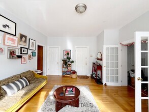 2 Lee St in Somerville, MA - Building Photo - Building Photo