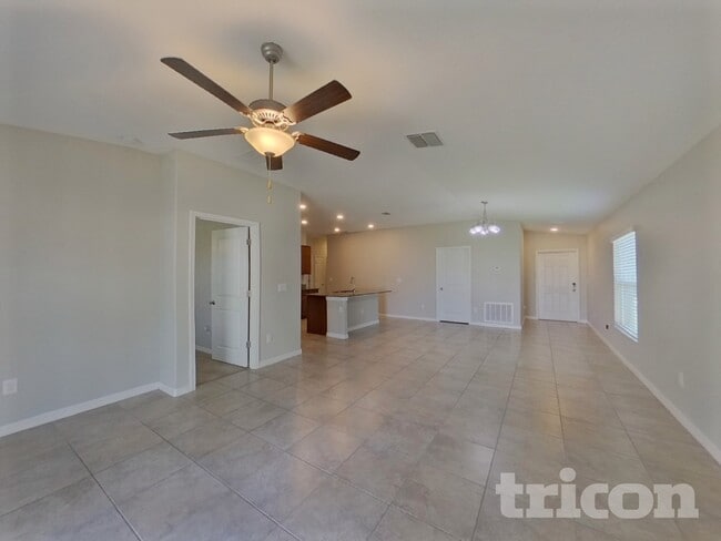 1614 Broad Winged Hawk Dr in Ruskin, FL - Building Photo - Building Photo