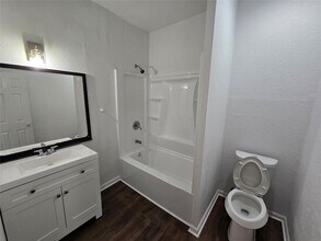 3265 W Camp Wisdom Rd, Unit 103 in Dallas, TX - Building Photo - Building Photo