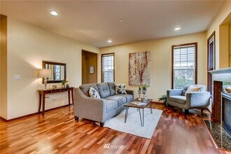 1042 215th Pl SE in Bothell, WA - Building Photo - Building Photo