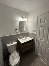 1227 W Marshall St, Unit 2ndfloor in Norristown, PA - Building Photo - Building Photo