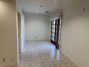 10201 Oak Park Ave in Northridge, CA - Building Photo - Building Photo