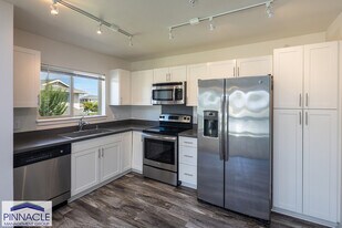 801 Kakala St in Kapolei, HI - Building Photo