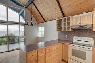 1326 S Farragut Dr in Coupeville, WA - Building Photo - Building Photo