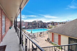 11550 Chimney Rock Rd in Houston, TX - Building Photo