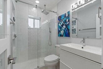 2170 NE 51st Ct in Fort Lauderdale, FL - Foto de edificio - Building Photo