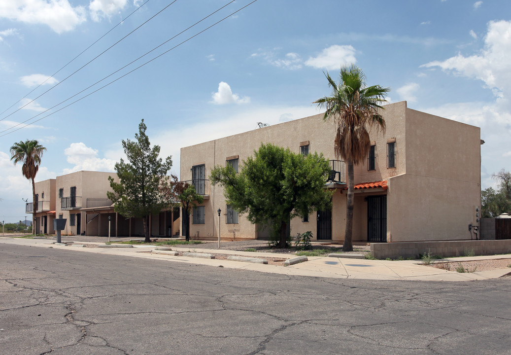 302-312 W Los Reales Rd in Tucson, AZ - Building Photo