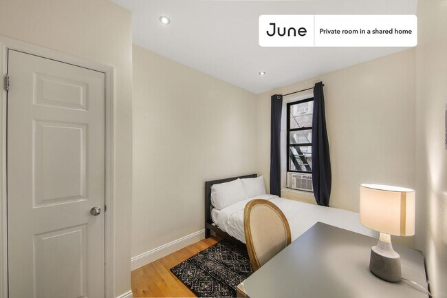 Private bedroom in 4 bed/1 bath Home in New York, NY - Building Photo - Building Photo