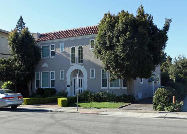 121 Tilton Ave in San Mateo, CA - Building Photo - Building Photo