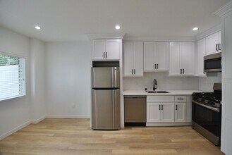 12241 Burbank Blvd in Los Angeles, CA - Building Photo - Building Photo