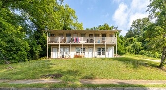 2329 Dodson Ave in Knoxville, TN - Building Photo