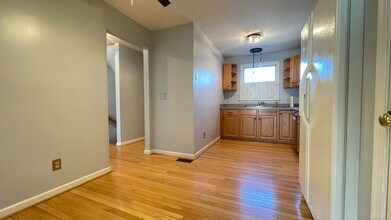19 Hawthorne Dr in New London, CT - Building Photo - Building Photo
