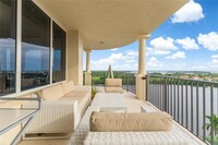 13627 Deering Bay Dr, Unit 1004 in Coral Gables, FL - Foto de edificio - Building Photo