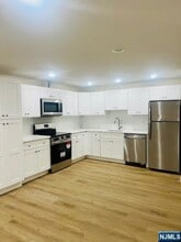 34 Wisse St, Unit 24 in Lodi, NJ - Building Photo - Building Photo