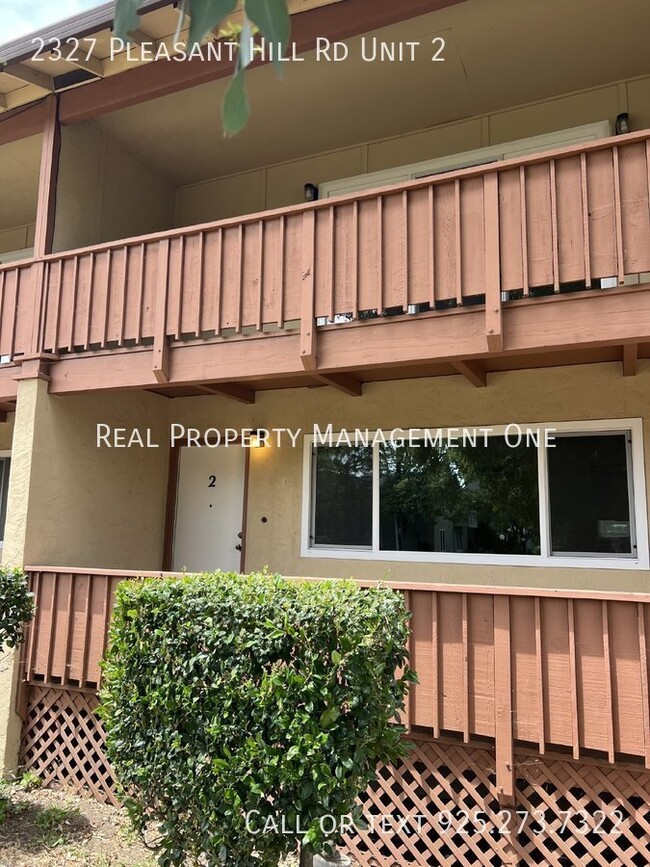 2327 Pleasant Hill Rd-Unit -2 in Pleasant Hill, CA - Foto de edificio - Building Photo