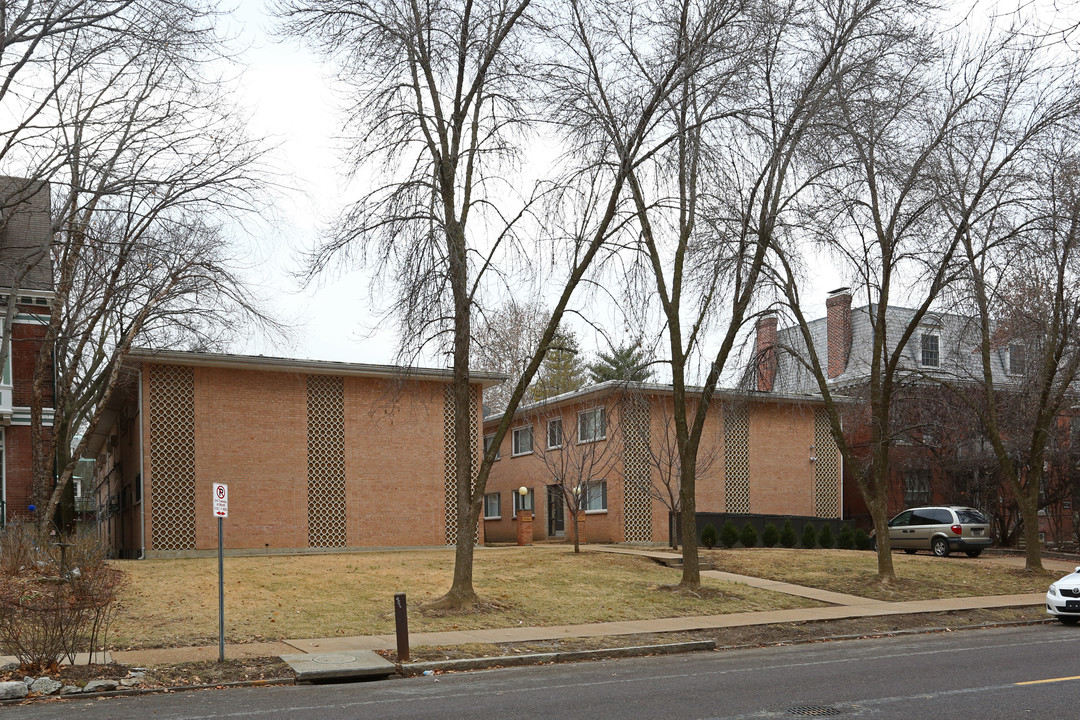 5086 Waterman Blvd in St. Louis, MO - Foto de edificio