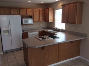 2285 NW McGarey Dr in McMinnville, OR - Building Photo - Building Photo