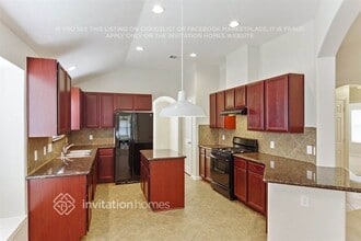 33 Mira Loma Dr in Manvel, TX - Foto de edificio - Building Photo