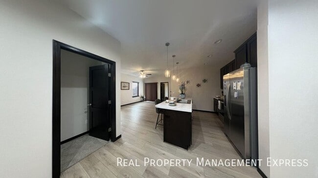 Spacious 3 Bed 2 Bath Townhome in Sioux Falls, SD - Foto de edificio - Building Photo