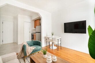 444 W 48th St in New York, NY - Building Photo - Building Photo